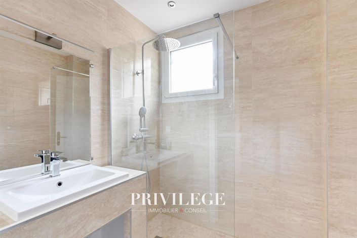 Image No.11-3 Bed Apartment for sale