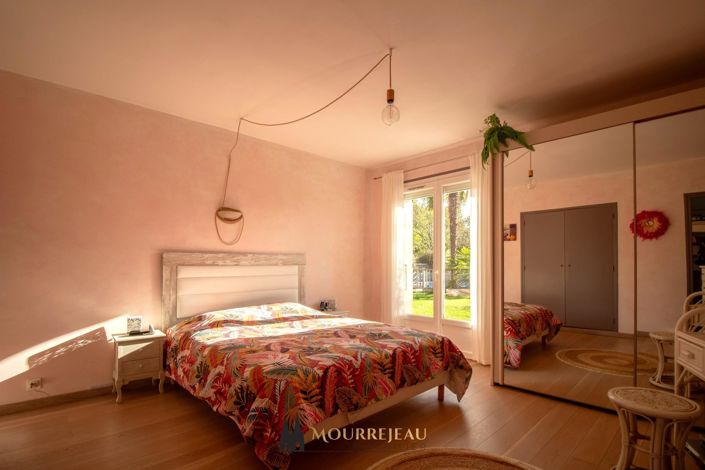 Image No.11-6 Bed House for sale