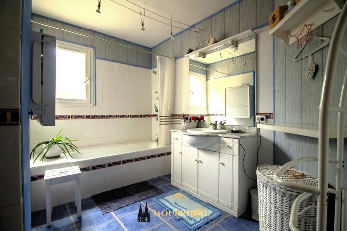 Image No.16-6 Bed House for sale