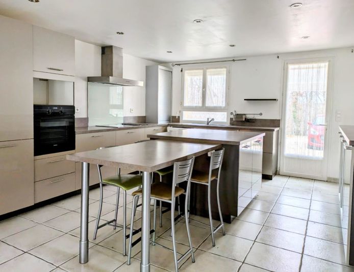 Image No.3-6 Bed House for sale