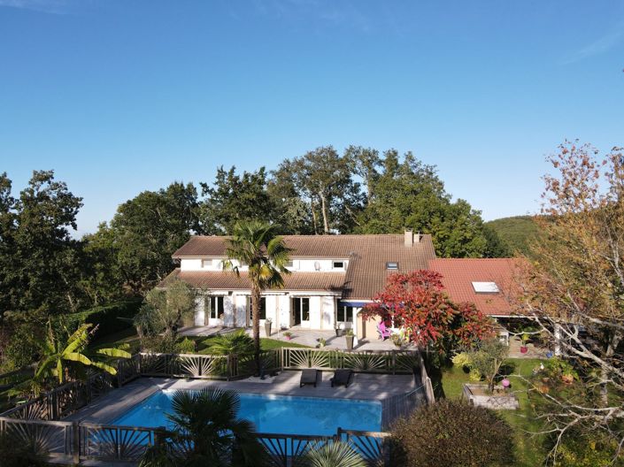 Image No.8-6 Bed House for sale