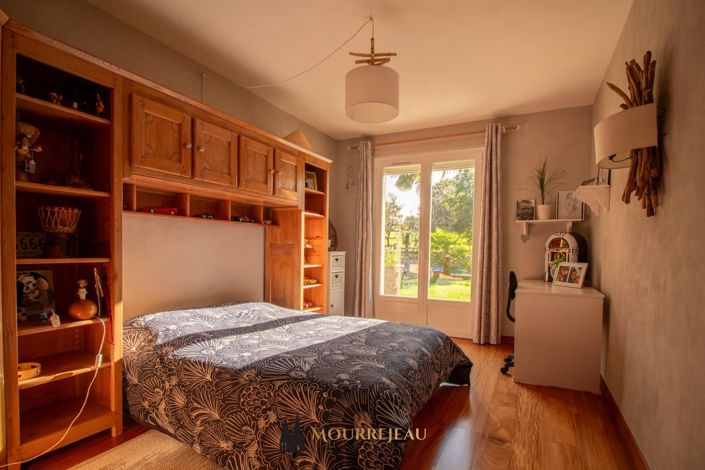 Image No.9-6 Bed House for sale