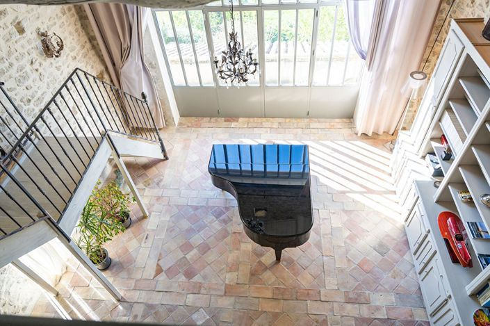 Image No.8-5 Bed House for sale