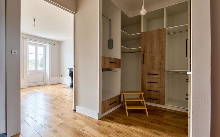 Image No.11-5 Bed Property for sale