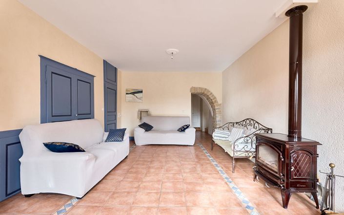 Image No.9-5 Bed Property for sale