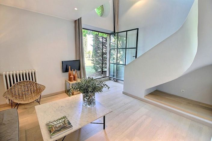 Image No.18-11 Bed House for sale