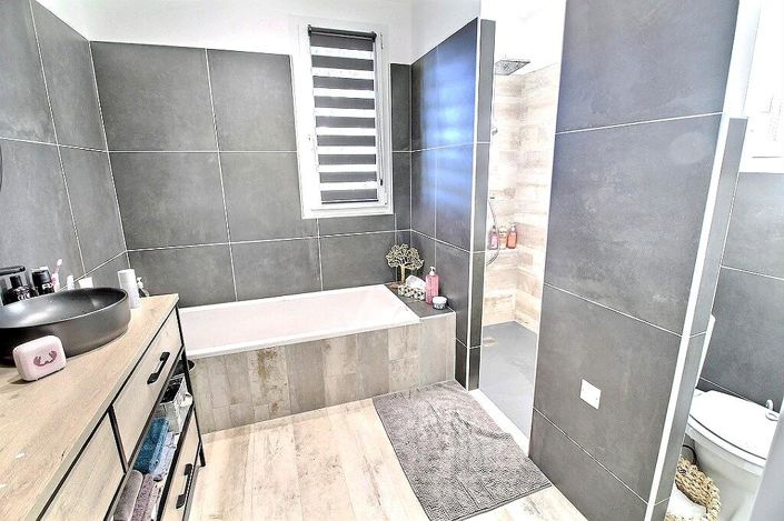 Image No.15-3 Bed House for sale