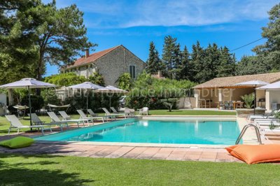 1 - Saumane-de-Vaucluse, Property