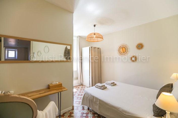 Image No.8-11 Bed Property for sale