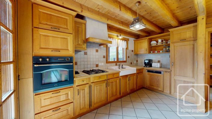 Image No.11-6 Bed Property for sale