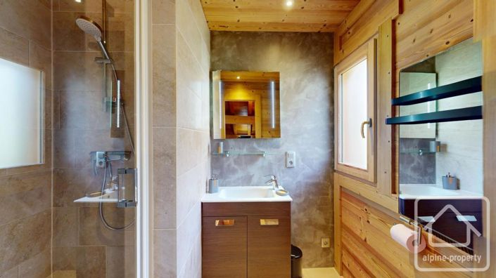 Image No.24-6 Bed Property for sale