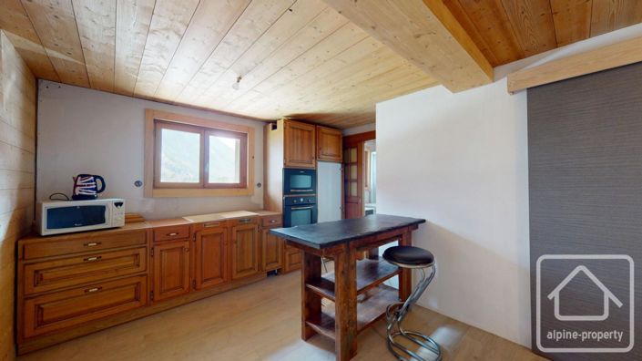 Image No.31-6 Bed Property for sale