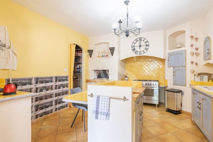 Image No.12-7 Bed House for sale