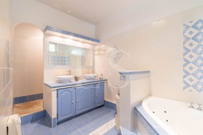 Image No.13-7 Bed House for sale