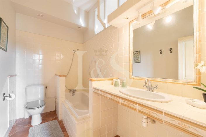 Image No.16-7 Bed House for sale