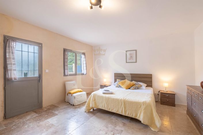 Image No.19-7 Bed House for sale