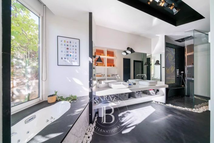 Image No.12-4 Bed House for sale