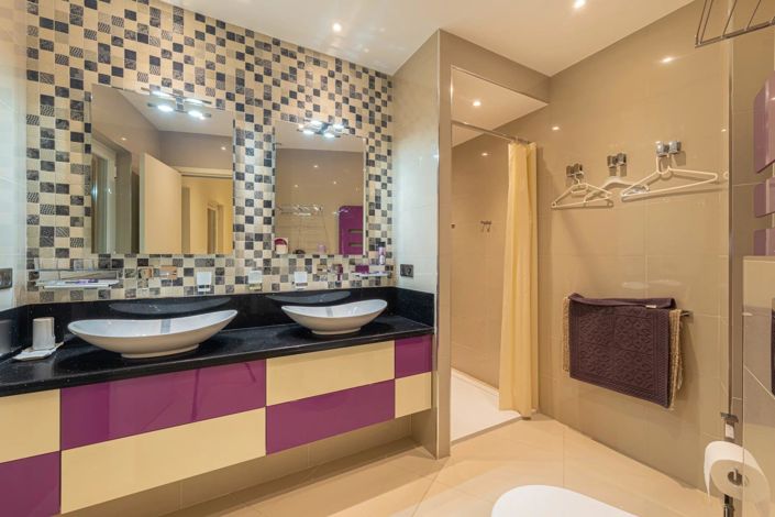 Image No.20-4 Bed House for sale