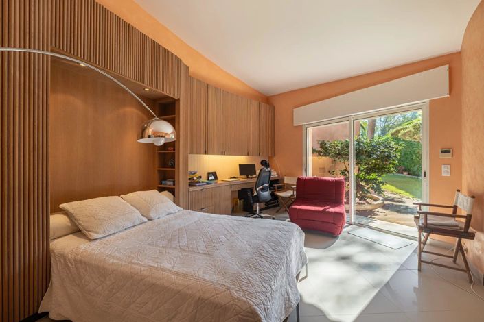 Image No.24-4 Bed House for sale