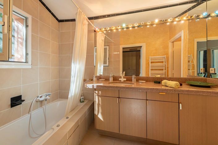 Image No.27-4 Bed House for sale