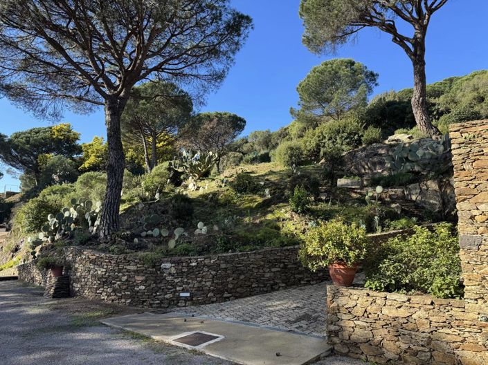 Image No.12-6 Bed House for sale