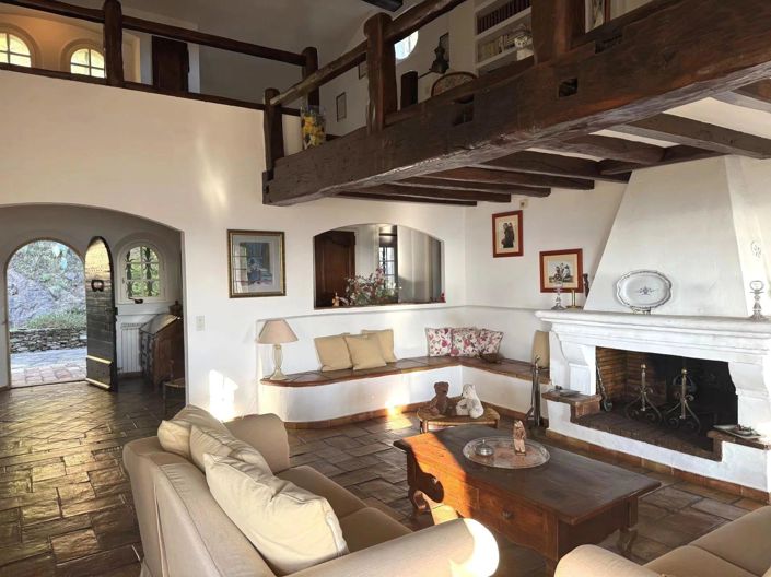 Image No.6-6 Bed House for sale