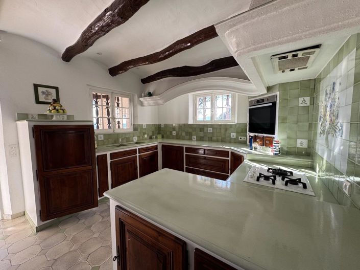 Image No.8-6 Bed House for sale