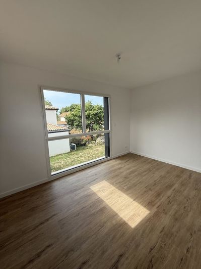 Image No.16-5 Bed House for sale