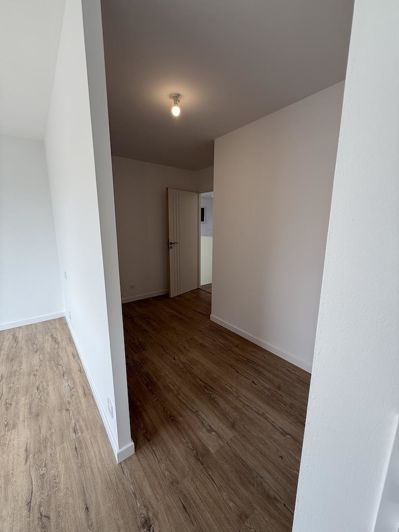 Image No.18-5 Bed House for sale