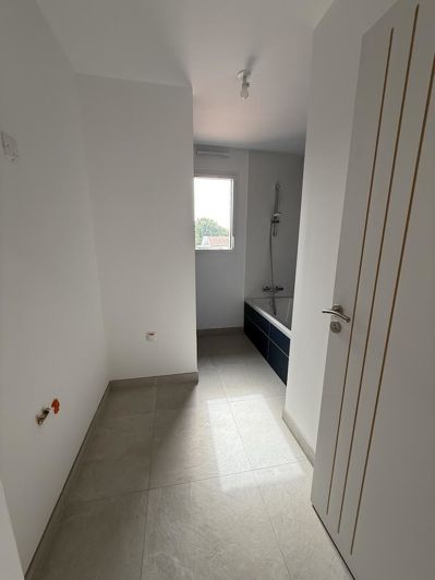 Image No.23-5 Bed House for sale