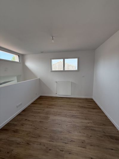 Image No.28-5 Bed House for sale