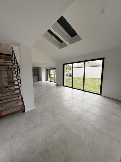 Image No.38-5 Bed House for sale