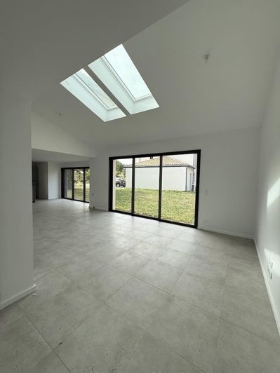 Image No.40-5 Bed House for sale