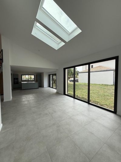 Image No.41-5 Bed House for sale