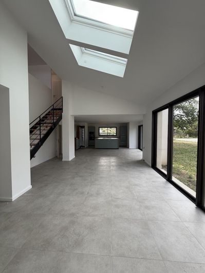 Image No.44-5 Bed House for sale