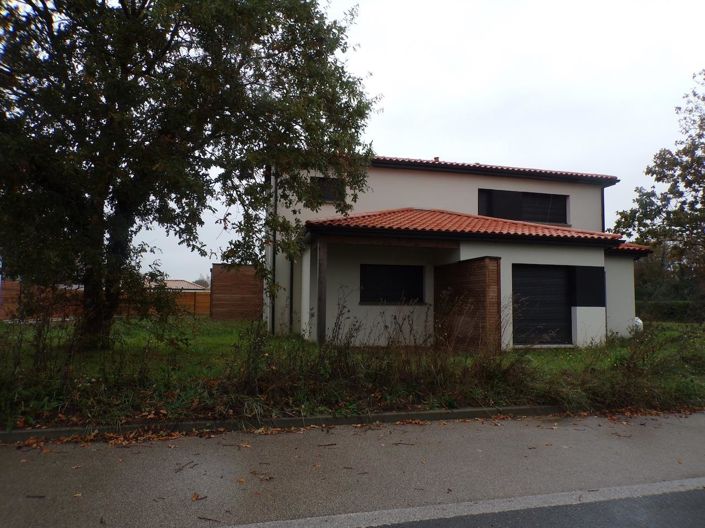 Image No.8-5 Bed House for sale