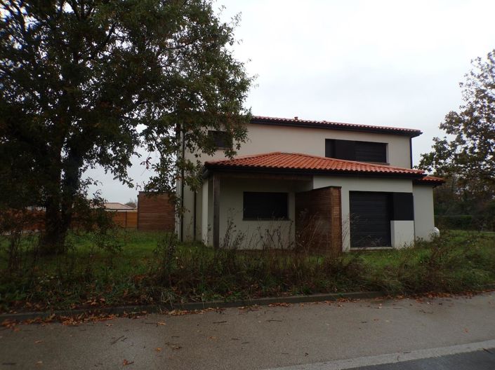 Image No.9-5 Bed House for sale