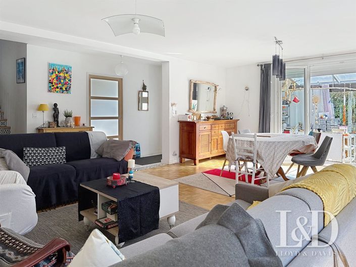 Image No.2-4 Bed House for sale