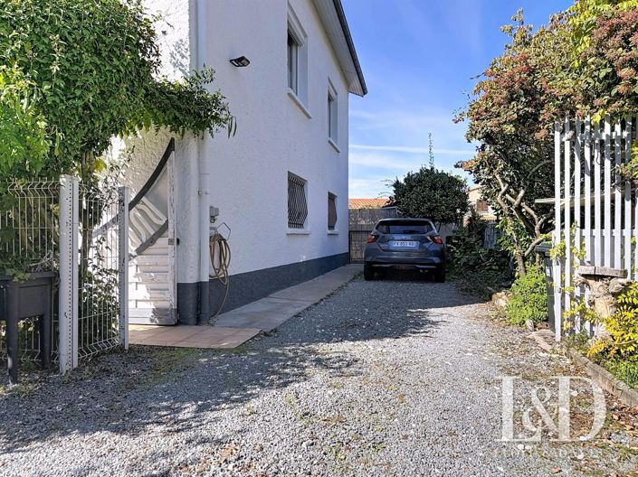 Image No.26-4 Bed House for sale