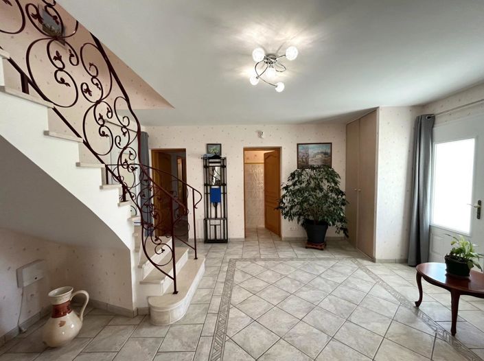 Image No.6-4 Bed House for sale