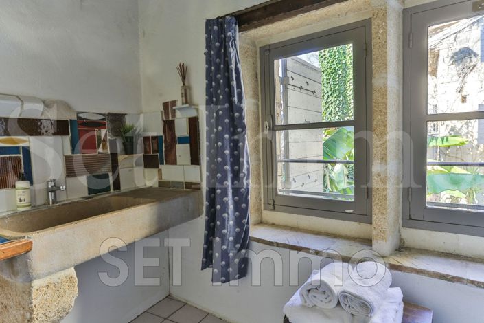 Image No.6-5 Bed House for sale