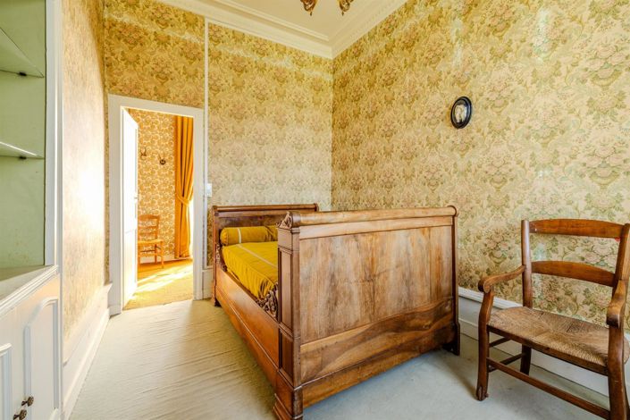 Image No.8-5 Bed House for sale