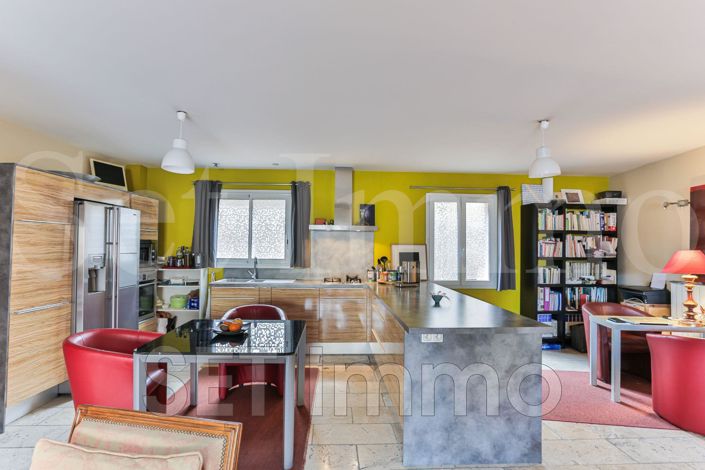 Image No.5-2 Bed House for sale