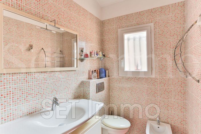 Image No.6-2 Bed House for sale