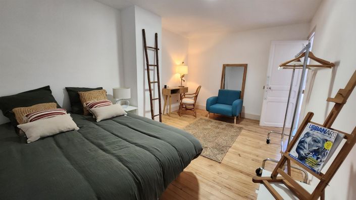 Image No.6-7 Bed House for sale