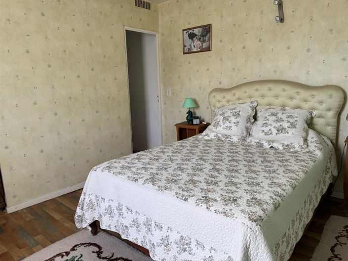 Image No.11-8 Bed House for sale