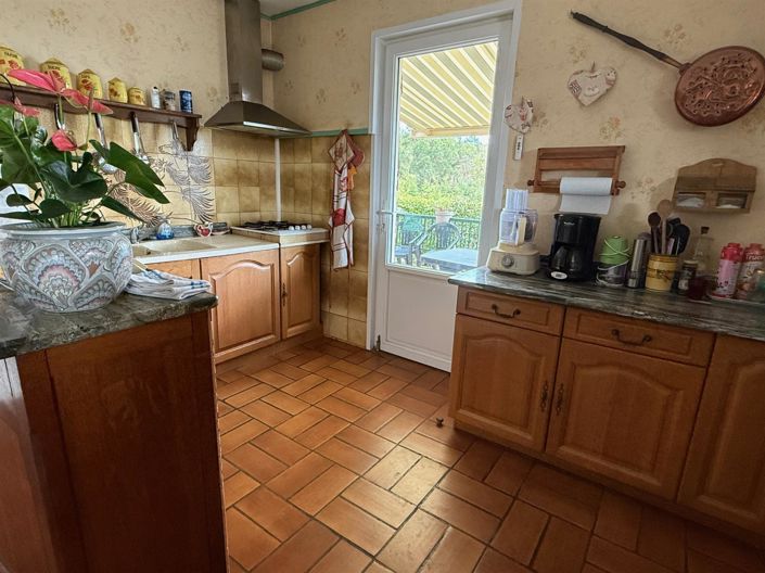 Image No.5-8 Bed House for sale