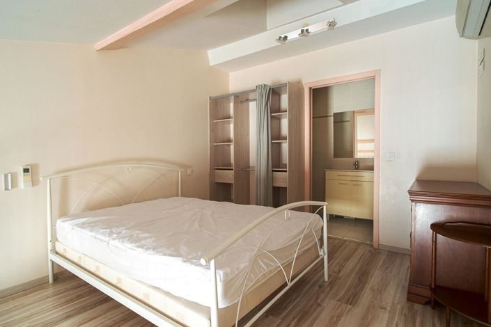 Image No.11-8 Bed House for sale