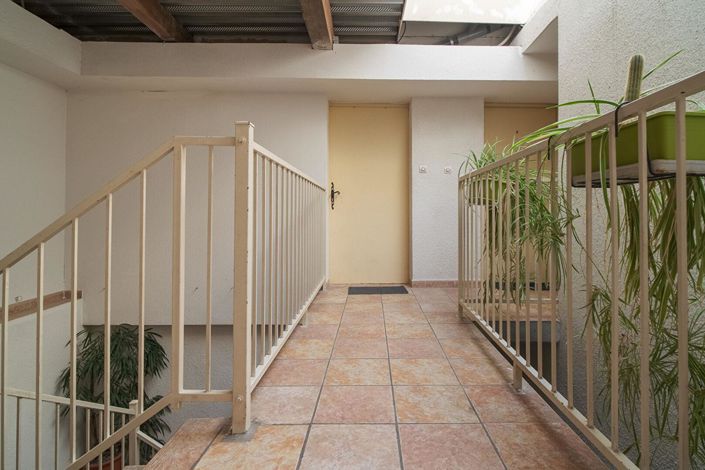 Image No.4-8 Bed House for sale