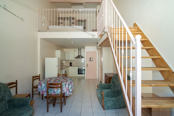 Image No.5-8 Bed House for sale